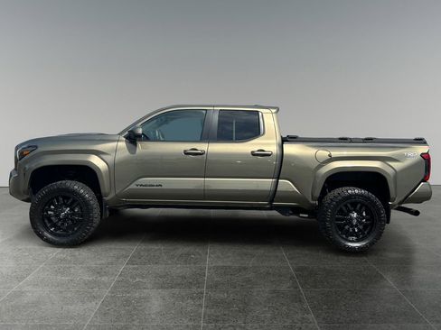 Used 2024 Toyota Tacoma TRD Sport AWD/4WD image 5