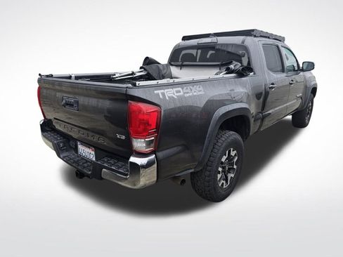 Used 2017 Toyota Tacoma TRD Off-Road image 6