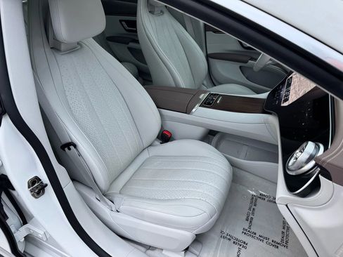 Used 2022 Mercedes-Benz EQS 580 4MATIC Sedan w/ AMG Line Interior image 27