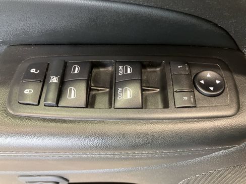 Used 2019 Jeep Grand Cherokee Limited AWD/4WD image 14
