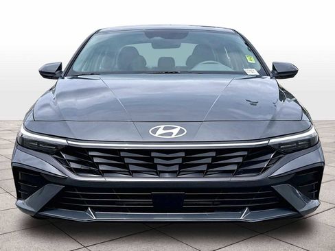 Used 2024 Hyundai Elantra SEL w/ Convenience Package FWD image 3