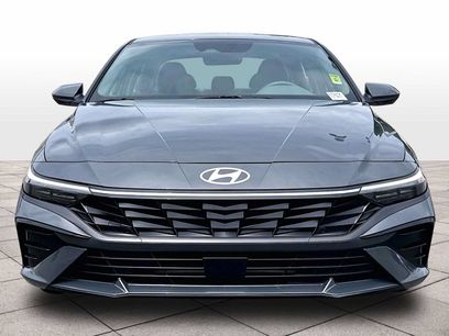 Used 2024 Hyundai Elantra SEL w/ Convenience Package
