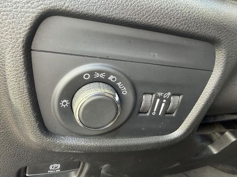 Used 2023 Jeep Grand Cherokee Altitude image 25