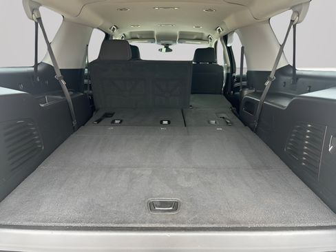 Used 2018 Chevrolet Suburban LS AWD/4WD image 19