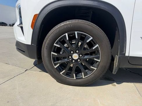Used 2025 Chevrolet Traverse LT w/ Sun and Wheel Package FWD image 10