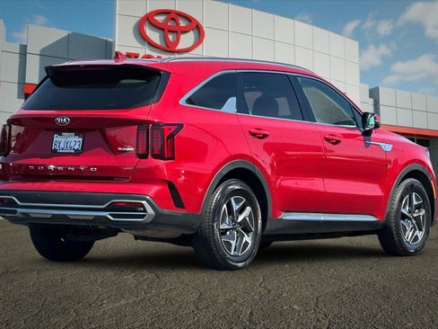 Used 2021 Kia Sorento S FWD image 3
