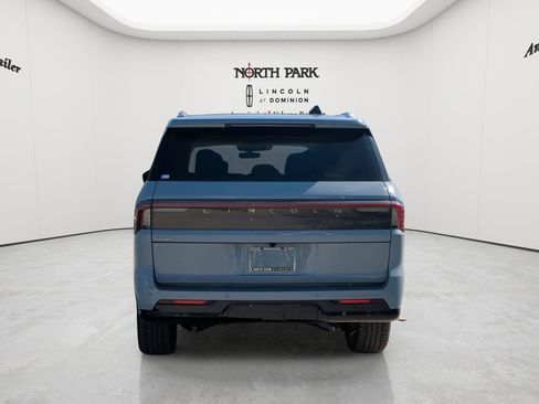 New 2026 Lincoln Navigator L Premier AWD/4WD image 4