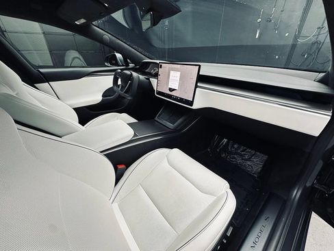Used 2022 Tesla Model S Plaid AWD/4WD image 17