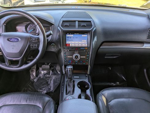 Used 2018 Ford Explorer Limited image 17