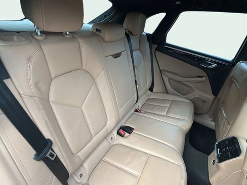 Used 2020 Porsche Macan image 10