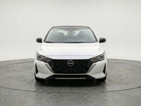 Used 2025 Nissan Sentra SV FWD image 2