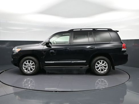 Used 2016 Toyota Land Cruiser image 4