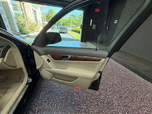 Used 2009 Mercedes-Benz C 300 4MATIC Sedan image 36