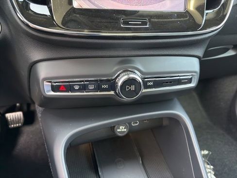 New 2026 Volvo XC40 B5 Core w/ Protection Package Premier image 16