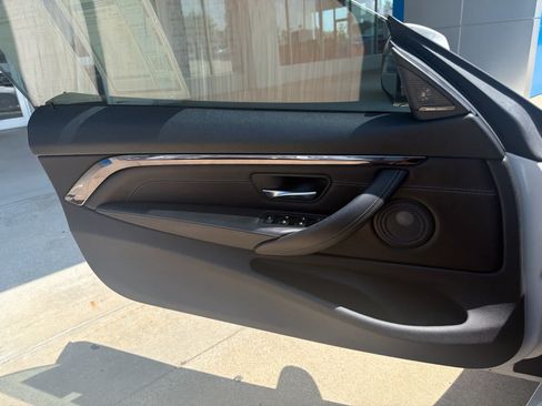 Used 2017 BMW M4 Convertible RWD image 23