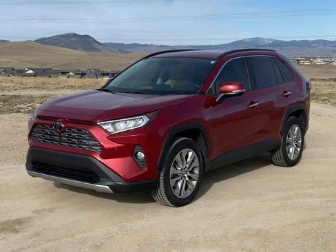 Used 2021 Toyota RAV4 Limited image 4