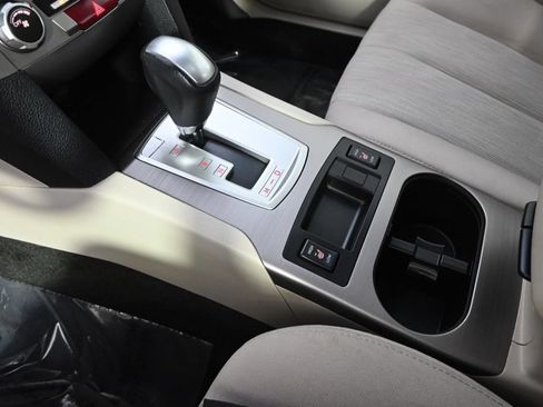Used 2014 Subaru Outback 2.5i Premium w/ Moonroof Package AWD/4WD image 32