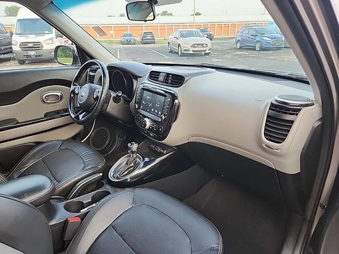 Used 2016 Kia Soul + w/ Primo Package FWD image 10