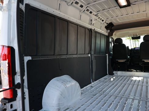 Used 2025 RAM ProMaster 2500 w/ Convenience Group FWD image 32
