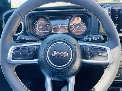 Used 2024 Jeep Wrangler Unlimited Sahara w/ Technology Group AWD/4WD image 21
