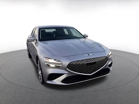 Used 2025 Genesis G70 2.5T image 3