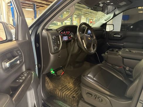 Used 2020 Chevrolet Silverado 1500 LTZ w/ Z71 Off-Road Package AWD/4WD image 5