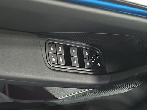 New 2026 Porsche Macan Electric RWD image 21