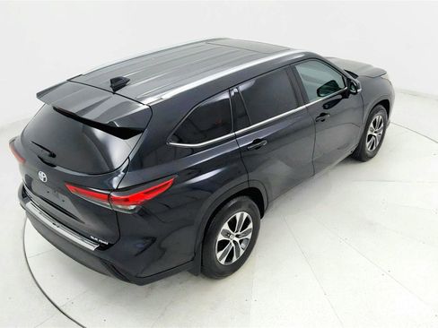 Used 2020 Toyota Highlander XLE AWD/4WD image 17