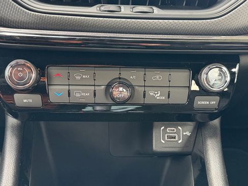 New 2026 Jeep Compass Latitude image 16