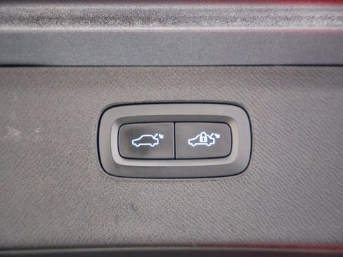 Used 2019 Volvo XC90 T5 R-Design w/ Protection Package Premier image 13