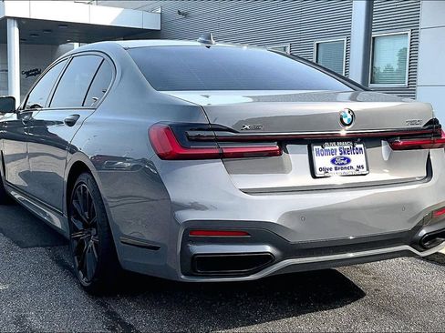 Used 2020 BMW 750i xDrive w/ Executive Package AWD/4WD image 3