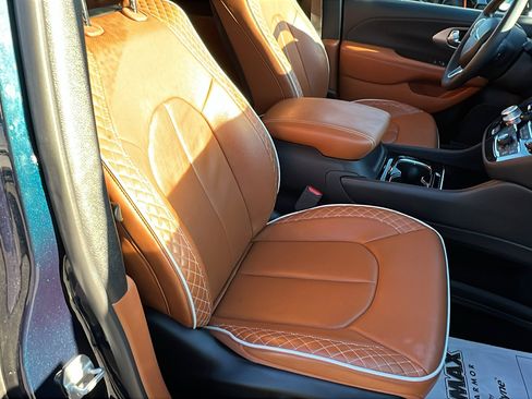 Used 2024 Chrysler Pacifica Pinnacle image 21