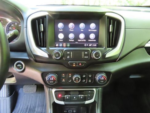 Used 2024 GMC Terrain SLT w/ Infotainment Package II AWD/4WD image 21