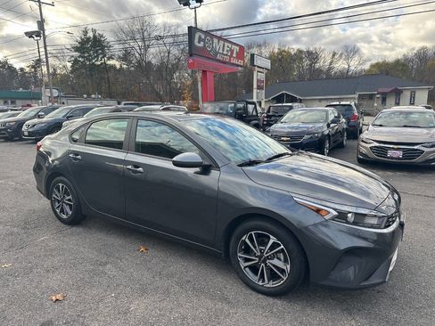 Used 2023 Kia Forte LXS image 1