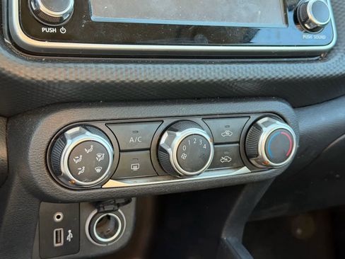 Used 2021 Nissan Kicks S image 9