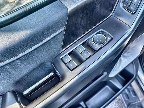 Used 2022 Ford F150 Lightning Lariat image 22