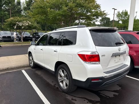Used 2011 Toyota Highlander Limited w/ Tow Pkg FWD image 4
