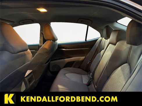 Used 2019 Toyota Camry LE image 4