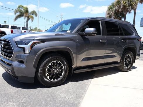 Used 2025 Toyota Sequoia SR5 w/ SR5 Premium Package AWD/4WD image 5