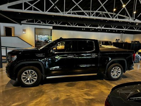 Used 2022 GMC Sierra 1500 Denali w/ Technology Package image 2