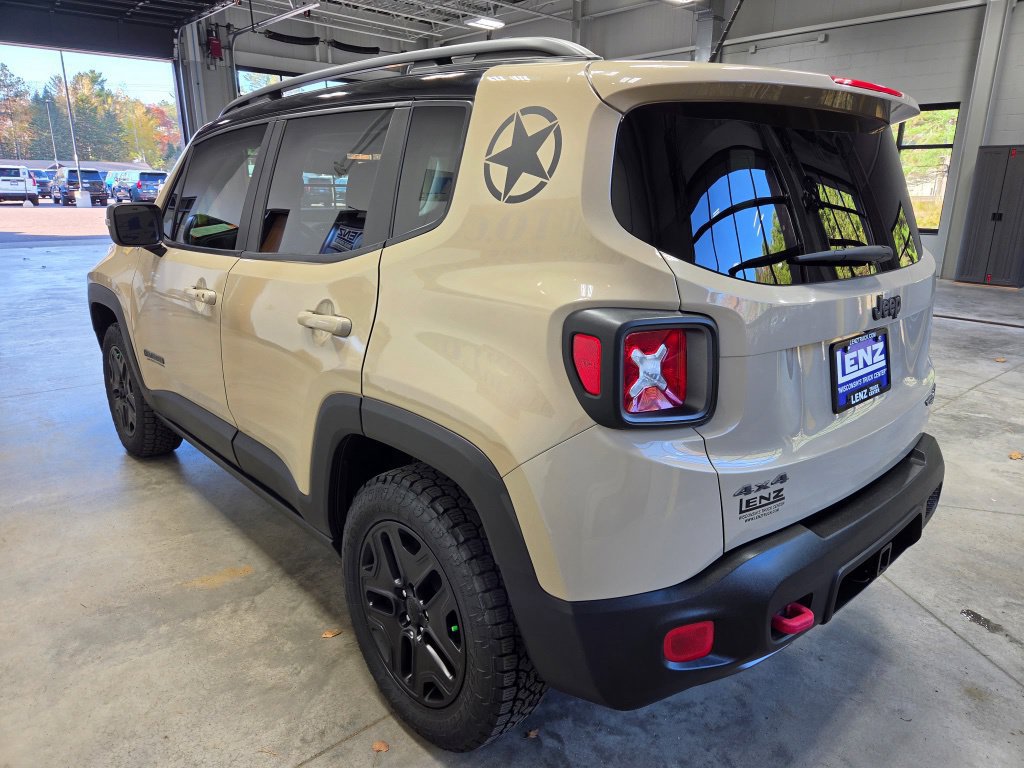 Used 2017 Jeep Renegade Trailhawk AWD/4WD image 6
