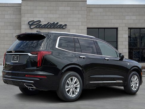New 2025 Cadillac XT6 Luxury image 3