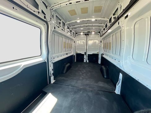Used 2022 Ford E-Transit 148 High Roof Extended RWD image 23