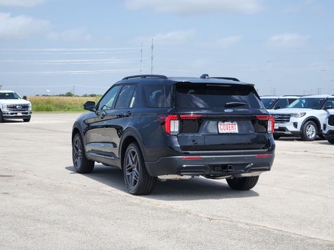 New 2026 Ford Explorer ST-Line w/ ST-Line Street Pack RWD image 3