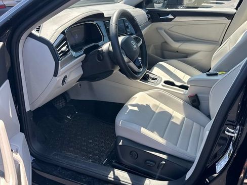 Used 2024 Volkswagen Jetta SE w/ Panoramic Sunroof Package FWD image 9