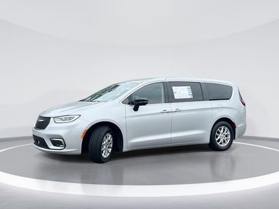 Used 2024 Chrysler Pacifica Touring-L