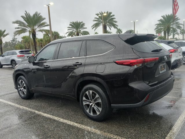 Used 2022 Toyota Highlander XLE FWD image 6