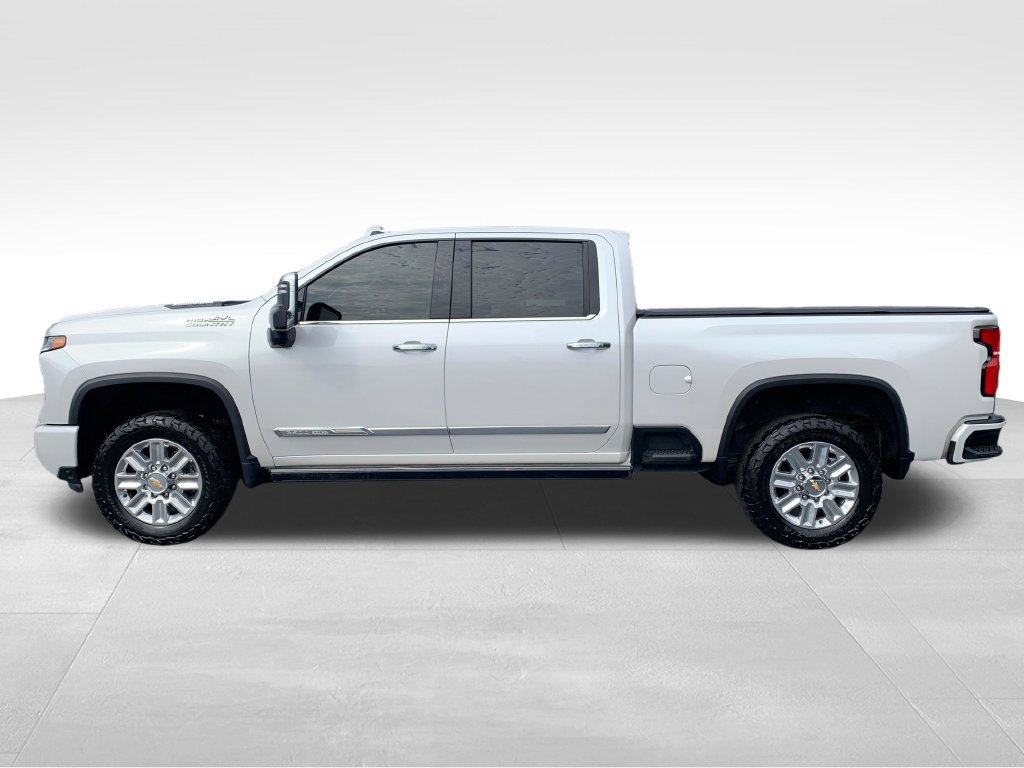 Used 2024 Chevrolet Silverado 2500 High Country w/ High Country Premium Package AWD/4WD image 2