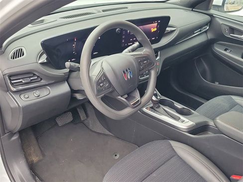 Used 2025 Buick Envista Preferred image 11