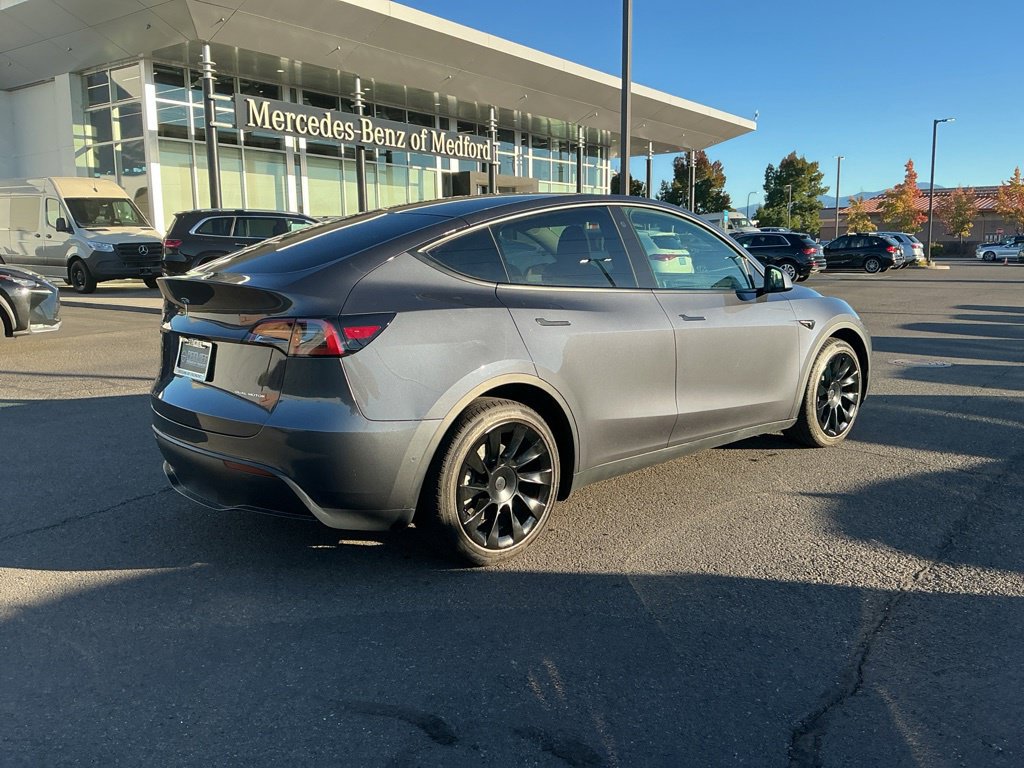 Used 2022 Tesla Model Y Long Range AWD/4WD image 4